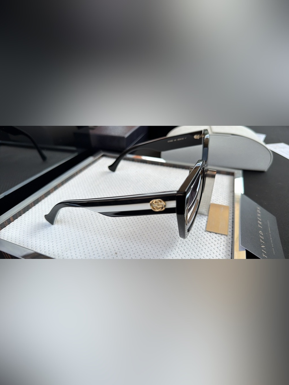 Gucci Black and White Square Sunglasses with Gold Logo Emblem NWT Authentic - Picture 1 of 4